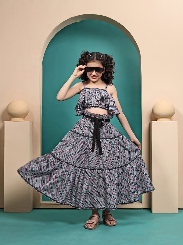 Aira Pretty Black Printed Crop Top
