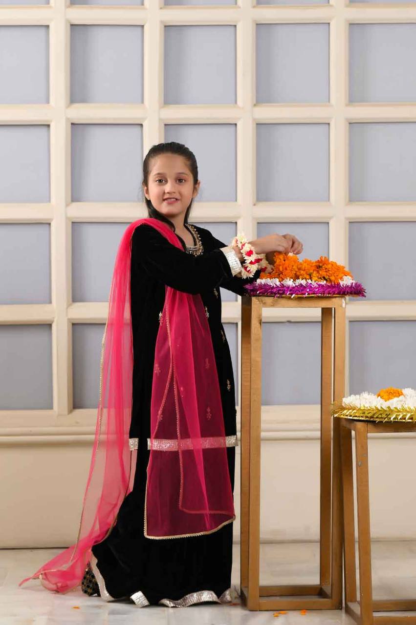 eavy Viscose Velvet Embroidery Siqunce Work Top-Sarara Set OC-193