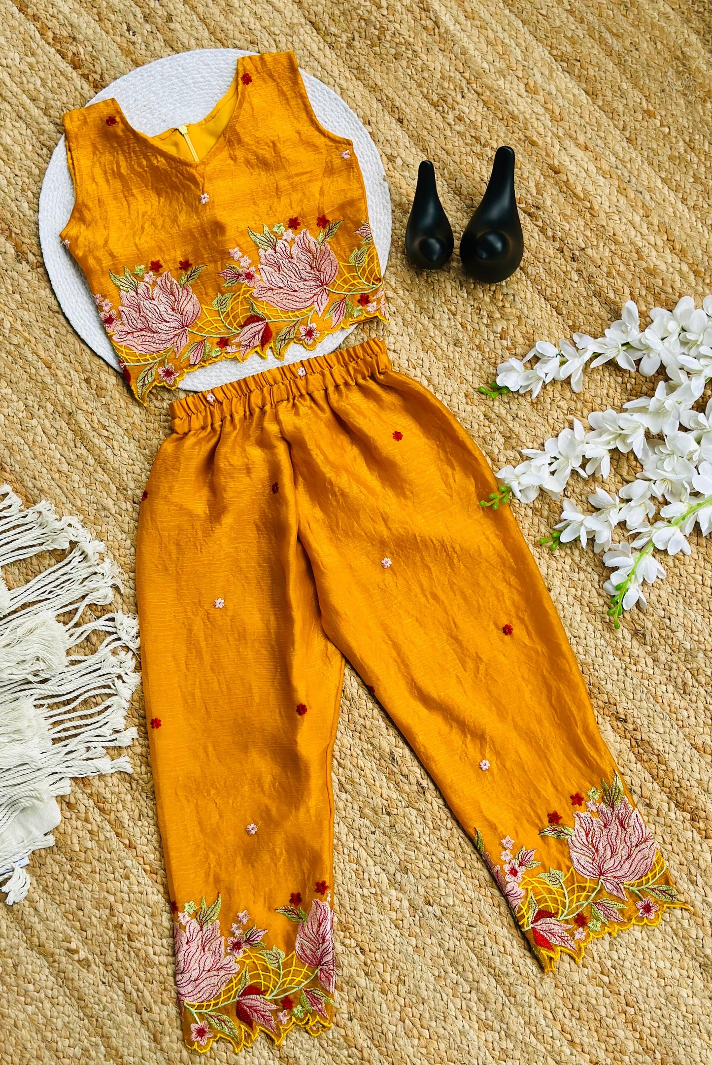 Innovative Jimmy-chu Beautiful Embroidery work Fabric Cord Set