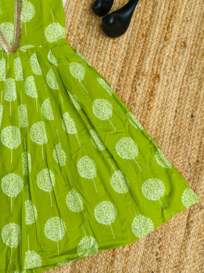 Trending Pure Cotton Print Kids Kids Gown